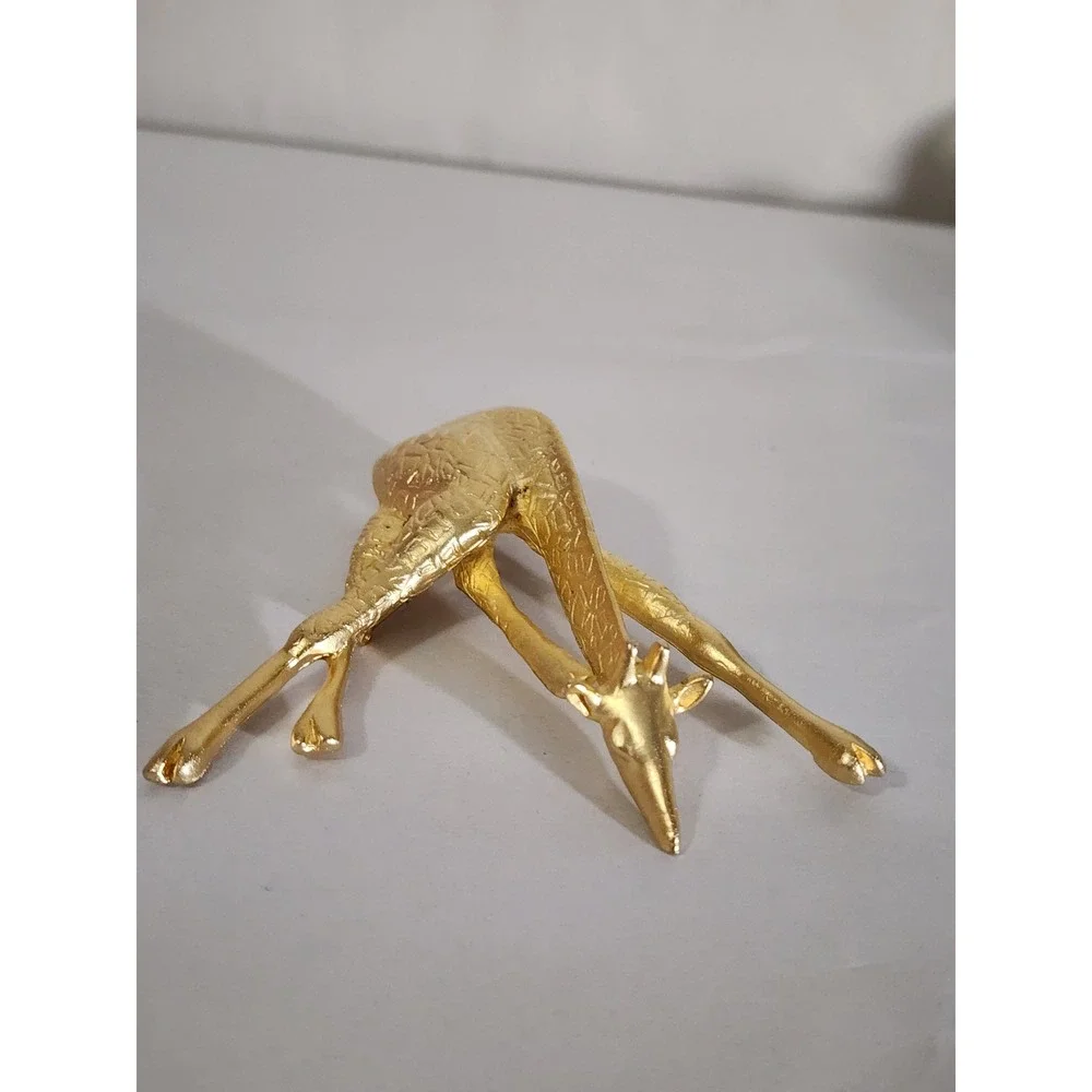 Vintage Gold Tone Drinking Giraffe Brooch Pendant Textured Animal Figural Pin